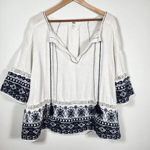 Free People White and Black Boho Blouse size XS but runs large